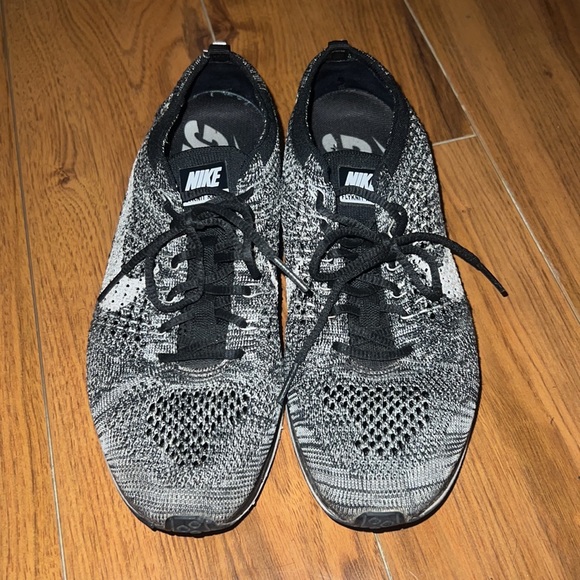 Nike Flyknit Racers - Picture 3 of 4